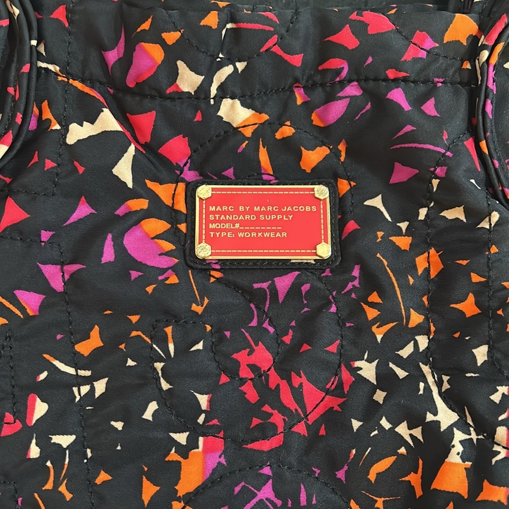 Marc Jacobs Jumbo Quilted Bag - Picture 2 of 9